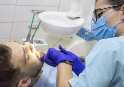 Coroanele dentare: zirconiu, ceramică sau metaloceramică?